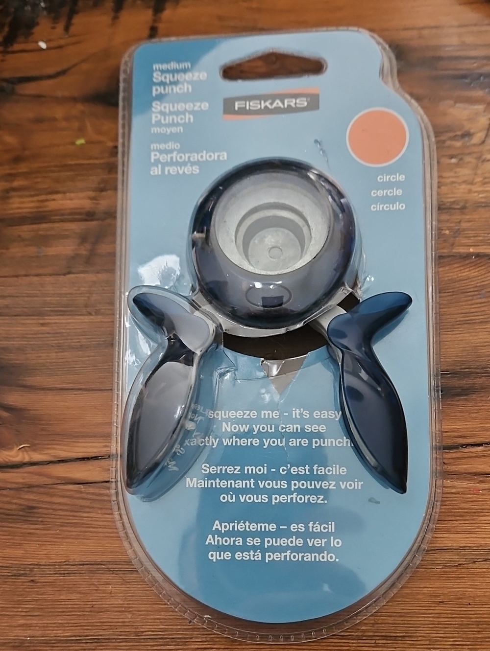 Fiskars Blue Medium Circle Squeeze Punch